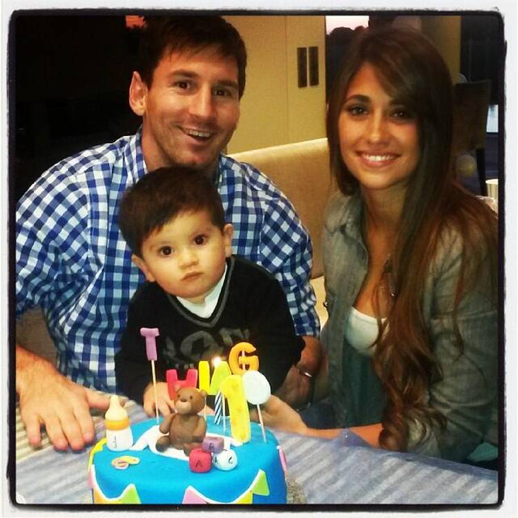 Leo Messi signo del Zodiaco Cancer con su hijo y su mujer